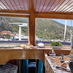 Aloha Jak's Boat Bateau-hôtel